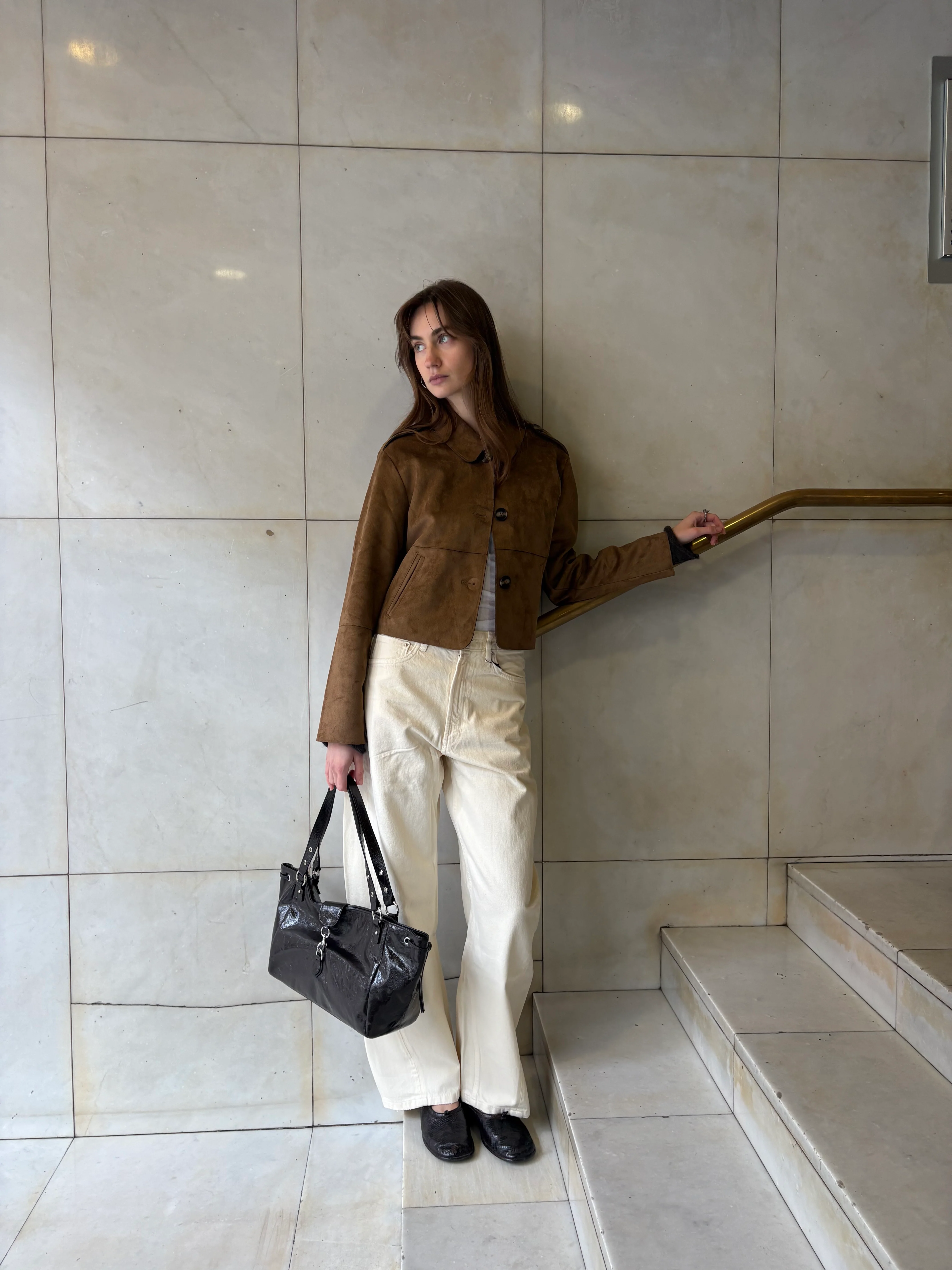 VICTORIA M CRUNCH BROWN - Image 3